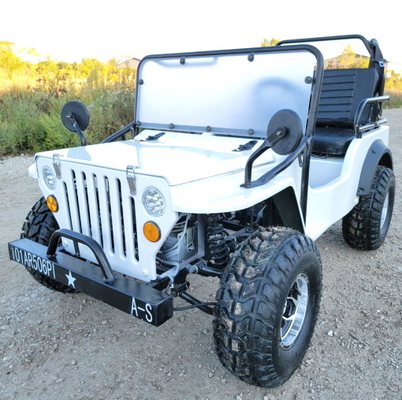 عربة جولف صغيرة بيضاء تعمل بالغاز Jeep ELITE Edition مرفوعة بحواف مخصصة ومشاعل الحاجز
