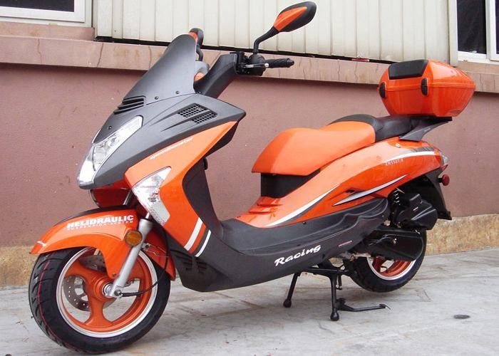 V نمط المصباح 150cc غاز سكوتر ، دراجات تعمل بالطاقة الغاز مع 2 مرايا الرؤية الخلفية
