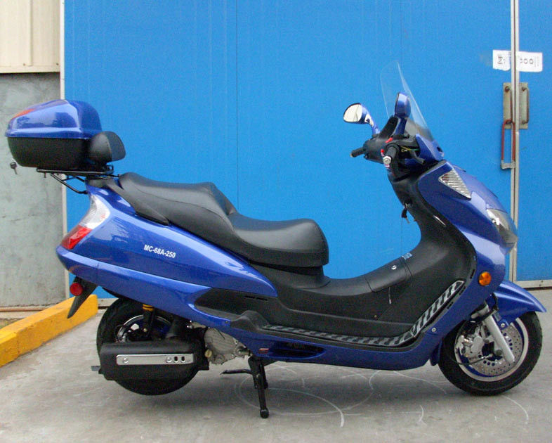 Cvt Gear Motor Scooter 250cc مع الجبهة ABS القرص الخلفي قرص الفرامل Chengshin دوت الاطارات